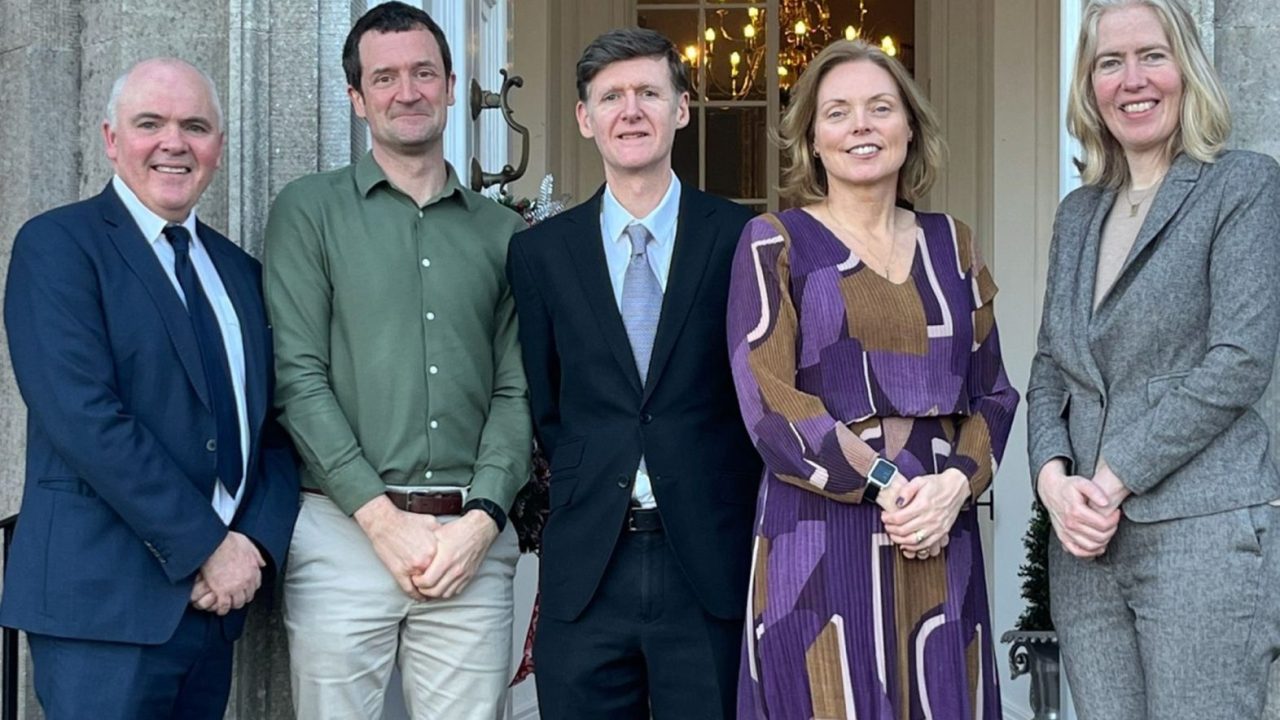 Resilient Neighbours