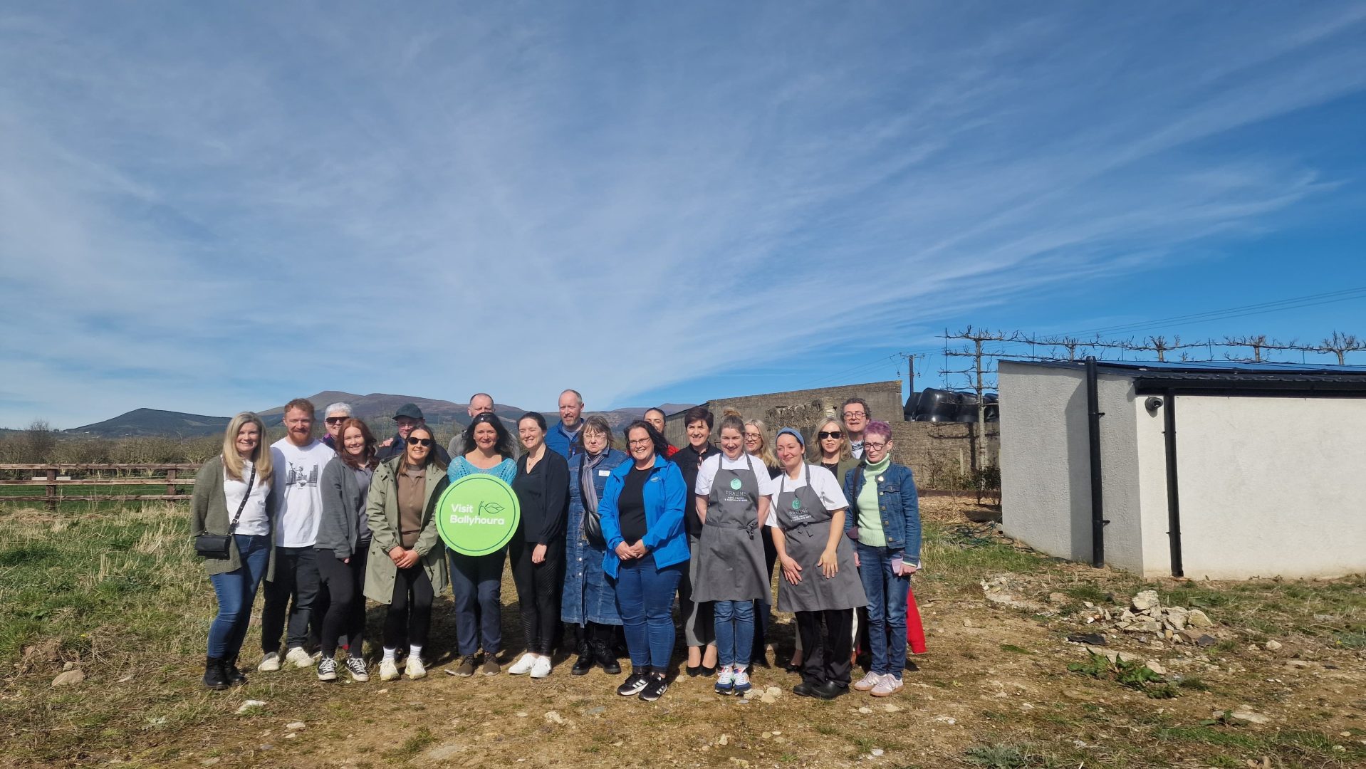 CuilcaghVisitingBarnahownInMitchelstownGroupPhoto