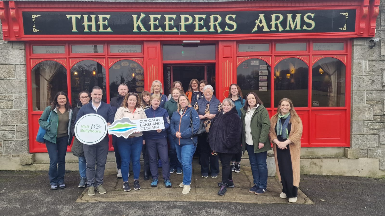 GroupPhotoOutsideTheKeepersArmsBawnboyCoCavan